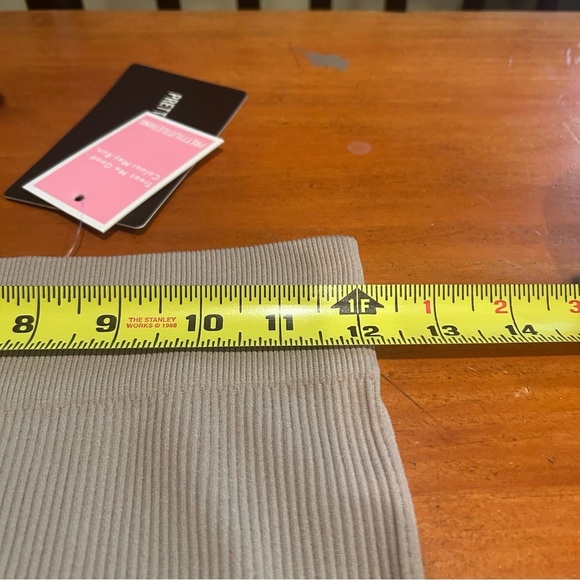 NWT PrettyLittleThing Ribbed Tan Leggings women’s Medium. Athleisure Workout - Picture 9 of 10